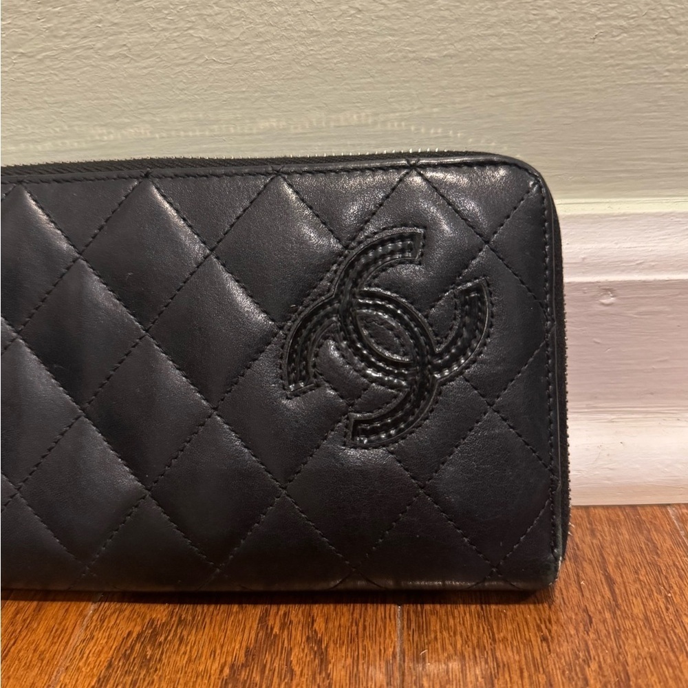 CHANEL Black Lambskin Quilted Embellished CC Black Zip Long Wallet - Picture 2 of 12